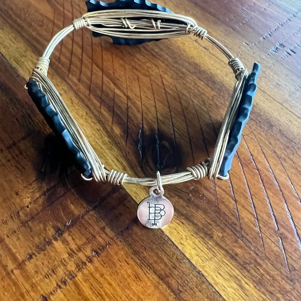 SALE!!! Bourbon & Bowties Abalone bangle and Arrowhead bangle set - Picture 6 of 9